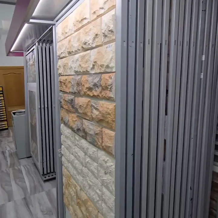 Muestrario de azulejos y revestimientos en tienda