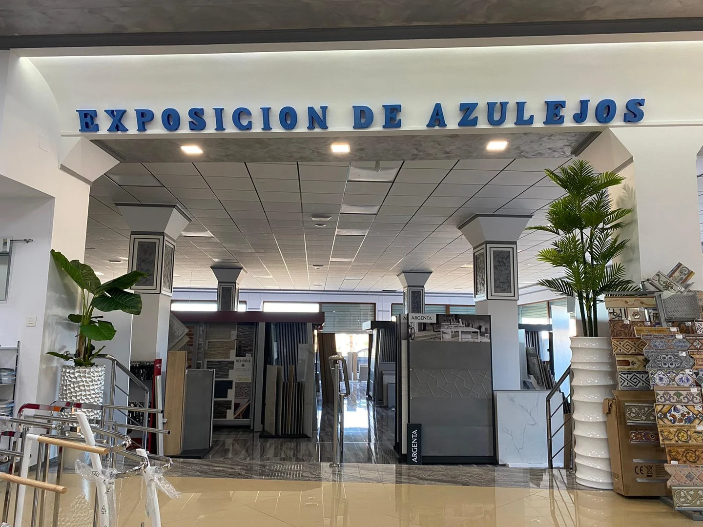 Selección de azulejos, pavimentos y acabados cerámicos
